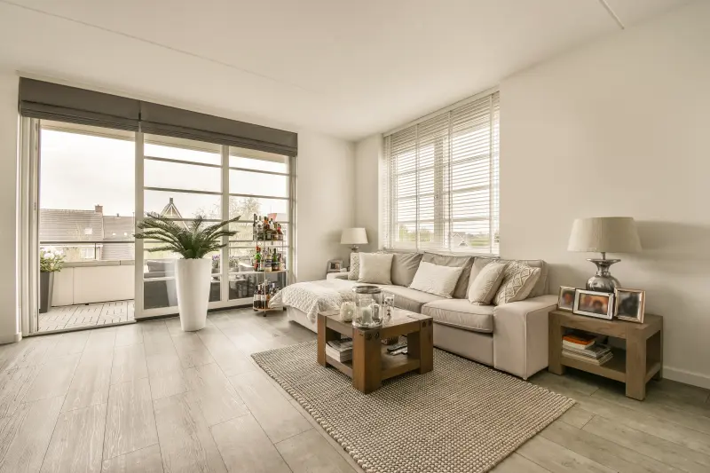 PVC vloer in woonkamer vakkundig gelegd door Thom Philips in Winschoten