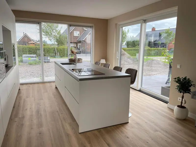 Moderne keukenvloer door Thom Philips