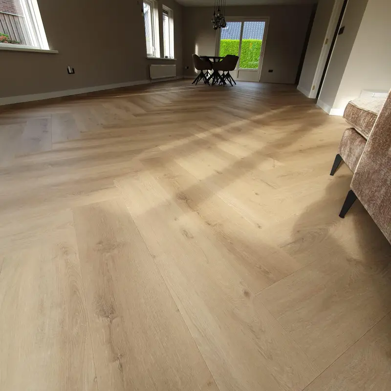 Plak-PVC stroken vloer